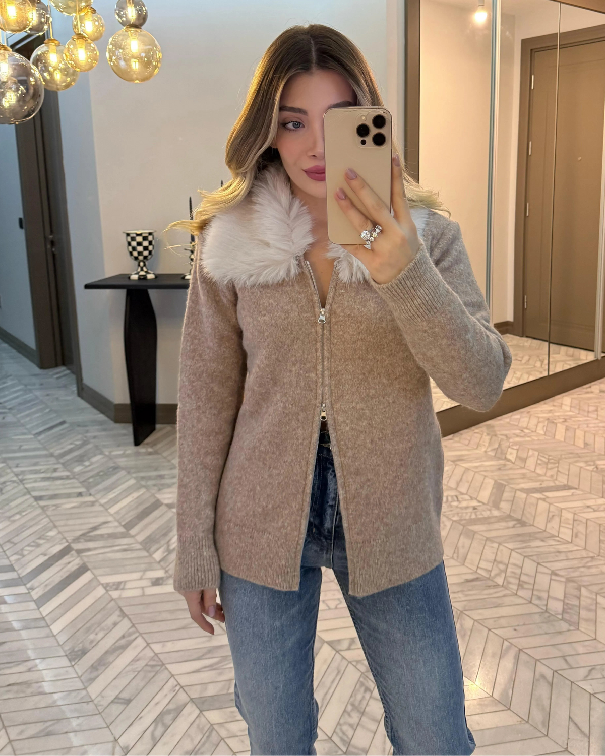 Cardigan Knit with Fur Collar