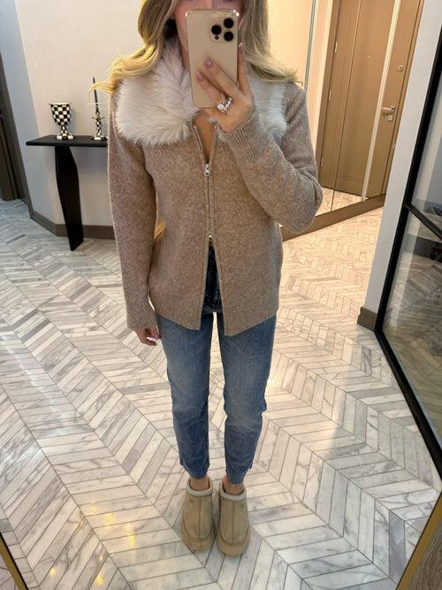 Cardigan Knit with Fur Collar