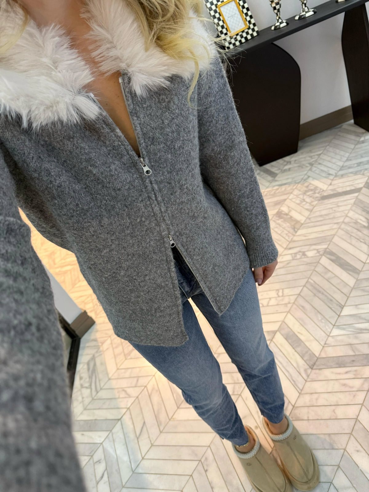 Cardigan Knit with Fur Collar
