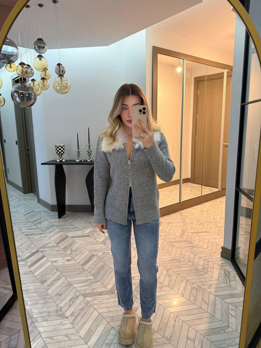 Cardigan Knit with Fur Collar